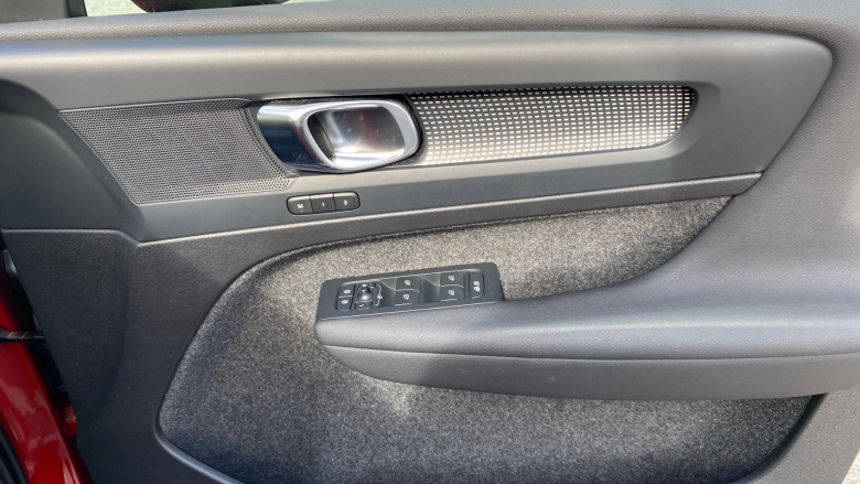 Volvo Xc40 2.0 B4P Plus Dark 5dr AWD Auto Petrol Estate